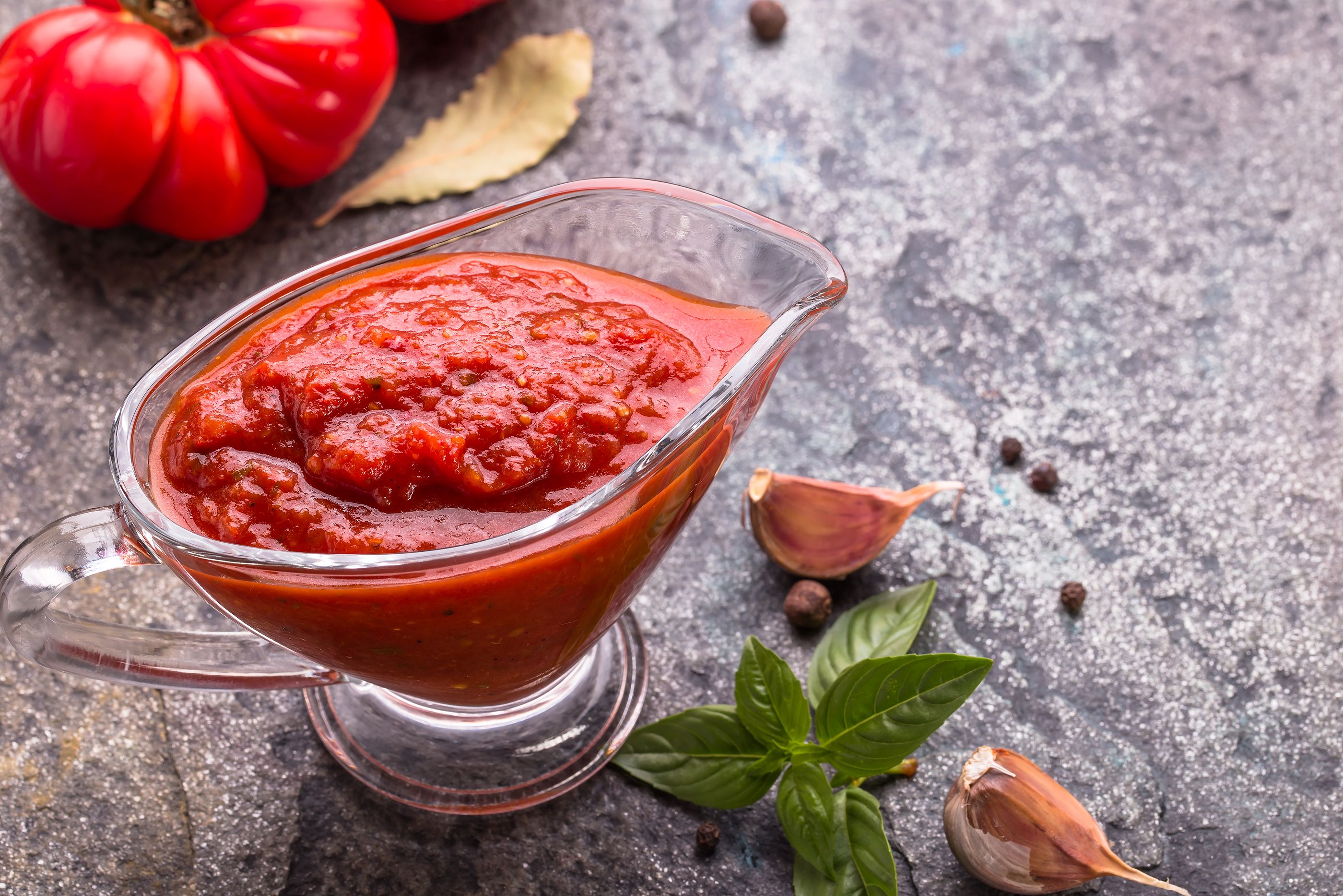 El truco de Ferran Adrià para darle un toque especial a la salsa de tomate del supermercado