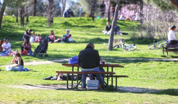 Un potente anticiclón dejará temperaturas propias de mayo esta semana