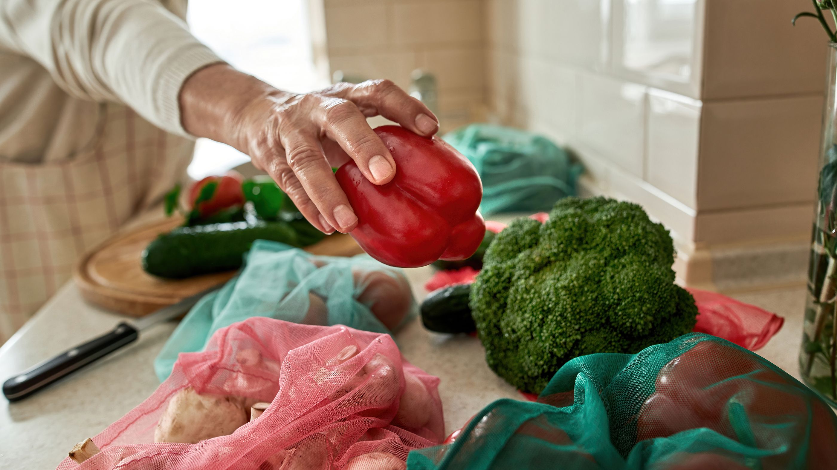 Las dietas ricas en proteínas vegetales ayudan a mantenerse saludable en la vejez. Foto: Bigstock