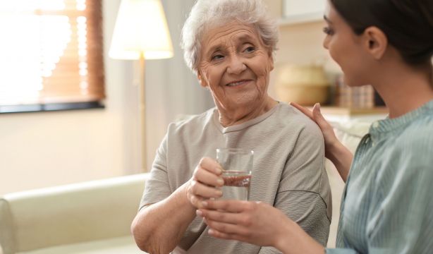 Revelan uno de los factores de riesgo más influyente para desarrollar alzhéimer. El envejecimiento de la mielina puede agravar el alzhéimer