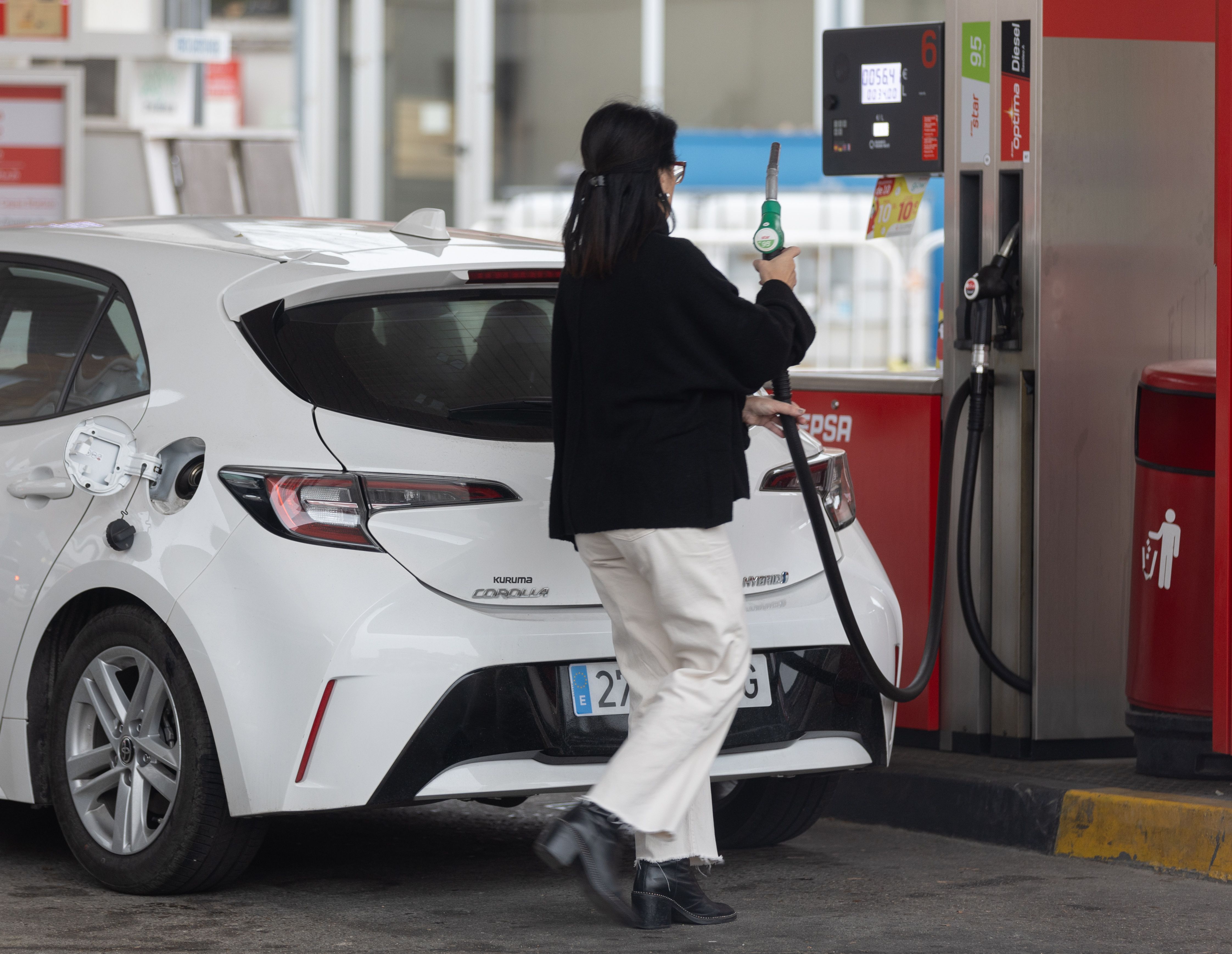 Los trucos de la DGT para ahorrar en gasolina este 2024