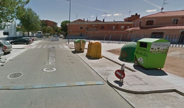 Una mujer acude al hospital con síntomas de aborto y la policía halla el feto en un contenedor