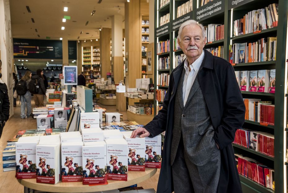 Eduardo Mendoza vuelve con la novela 'Tres enigmas para la Organización'