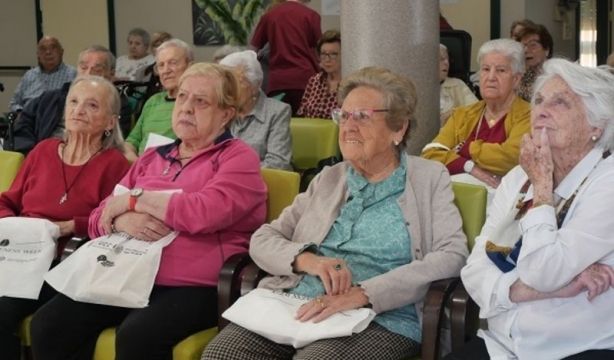 La Universidad Complutense acerca la ciencia a los mayores de las residencias madrileñas