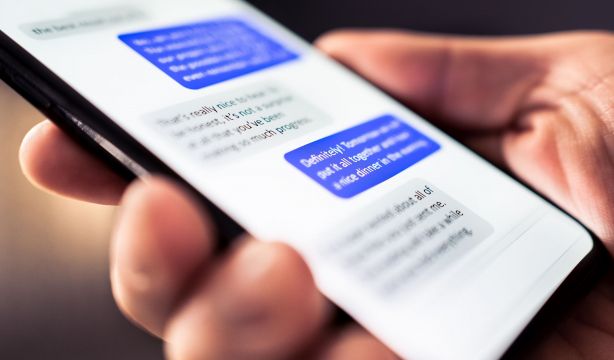 Alertan de una nueva estafa que suplanta a ING: cuidado con este SMS