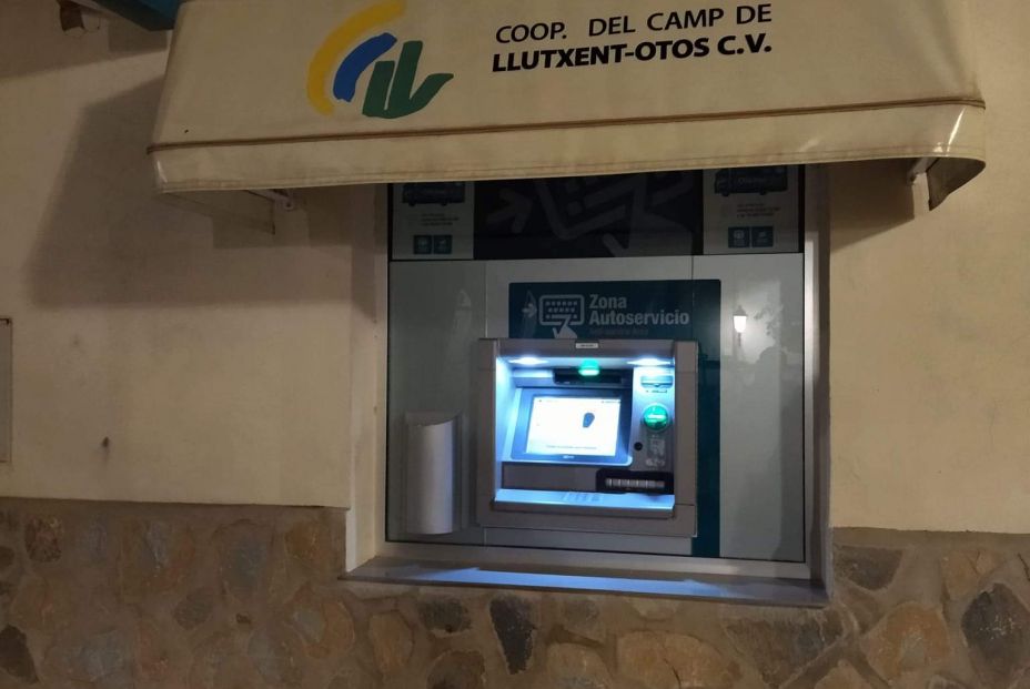 La banca olvida su compromiso con el medio rural: Cajamar cierra el único cajero del pueblo de Otos Foto: Patrimoni d’Otos (Facebook)