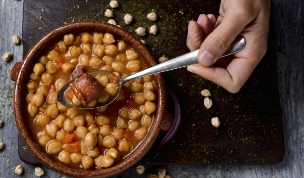 En cocido, hummus o ensaladas: miles de personas disfrutan de la IV Ruta del Garbanzo madrileño. Foto: bigstock