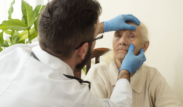 El origen de las palabras 'gerontología' o 'geriatra'