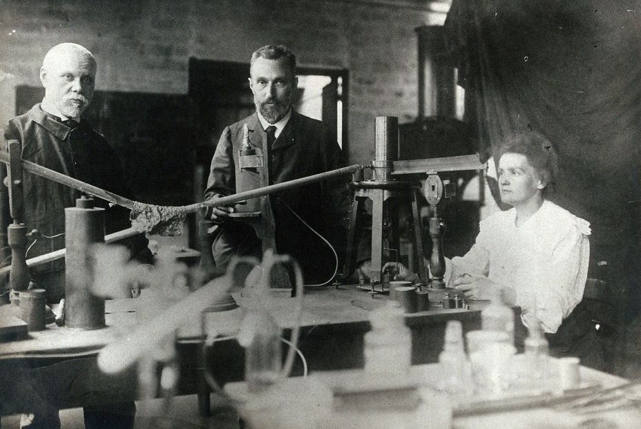 Marie y Pierre Curie en París el año 1900