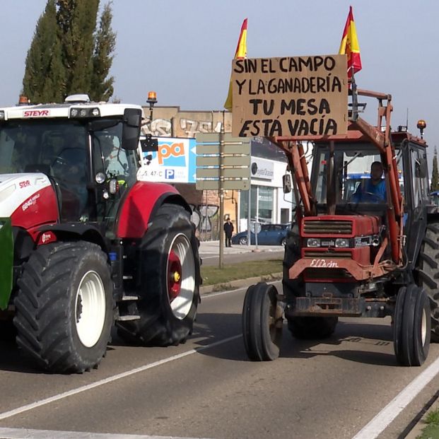 Los agricultores colapsan las principales carreteras de España para exigir precios justos