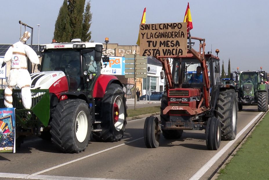 Los agricultores colapsan las principales carreteras de España para exigir precios justos