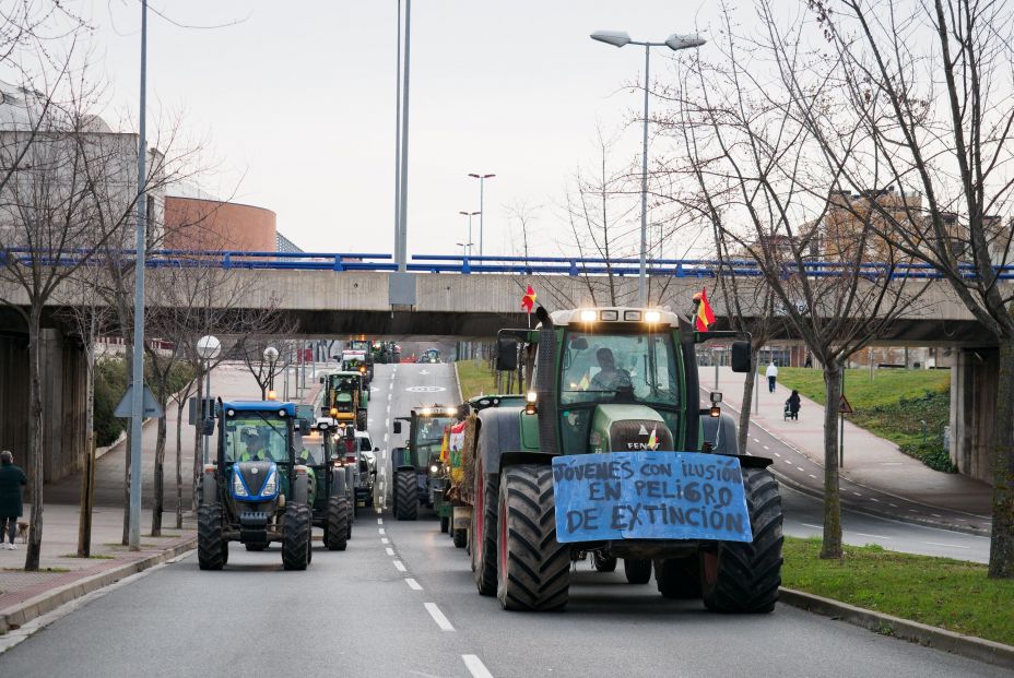 Los agricultores colapsan las principales carreteras de España para exigir precios justos
