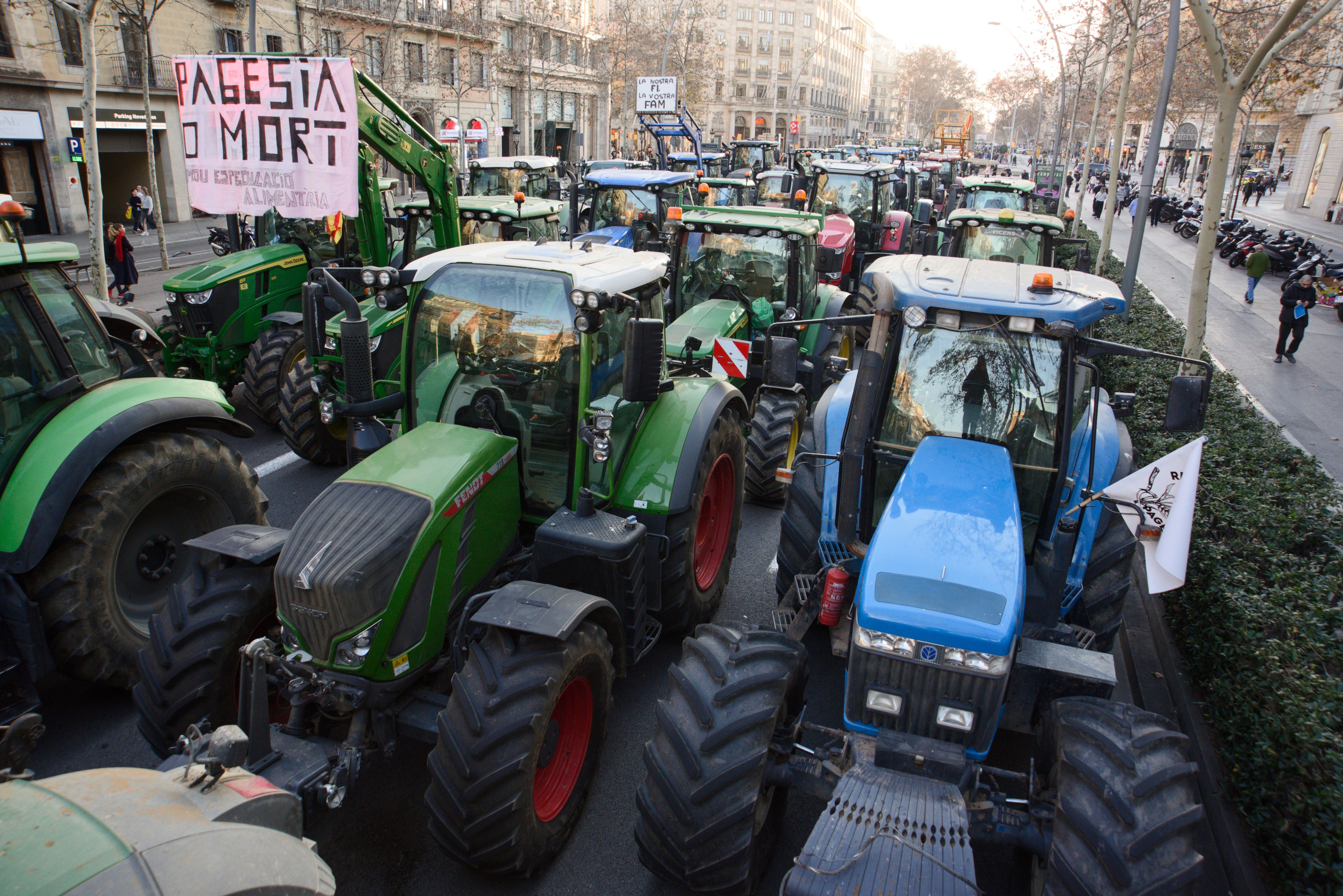 EuropaPress 5745073 varios tractores agricultores manifestacion segunda jornada protestas