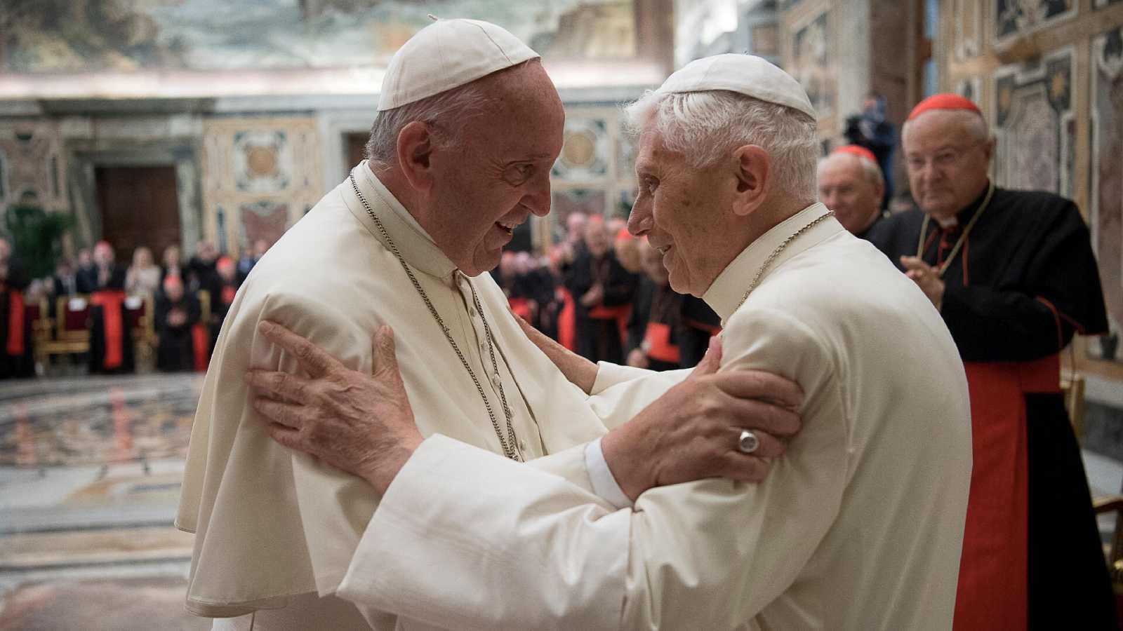 El Papa Francisco relata en un libro sus recuerdos sobre Benedicto XVI
