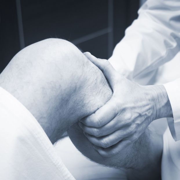 Tener el menisco grande podría provocar el dolor articular en las rodillas. bigstock