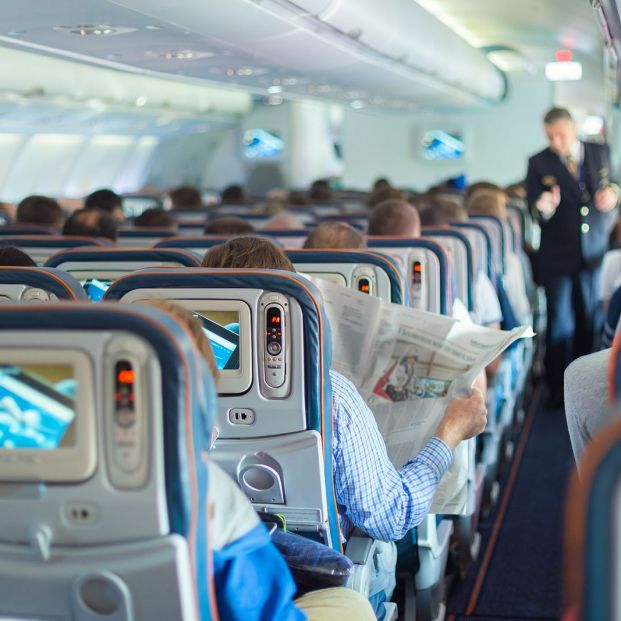 Un hombre muere desangrado en pleno vuelo ante los gritos de los pasajeros Un hombre muere desangrado en pleno vuelo ante los gritos de los pasajeros