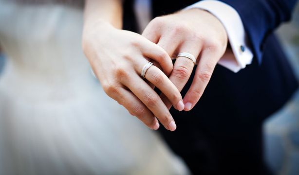 Pensiones, herencia, Renta... ¿Qué es mejor legalmente, casarse o ser pareja de hecho?