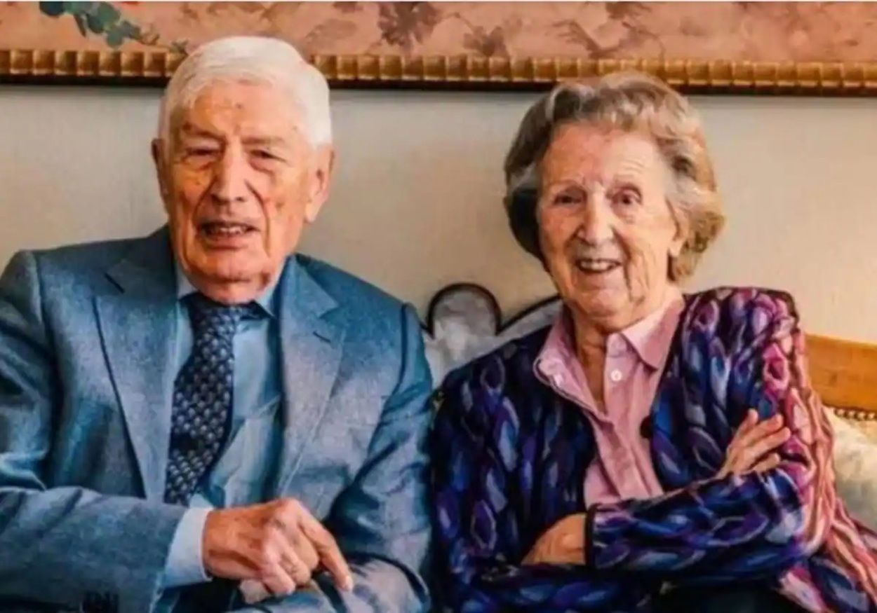Eutanasia conjunta: el exprimer ministro holandés y su esposa mueren de la mano tras 70 años juntos