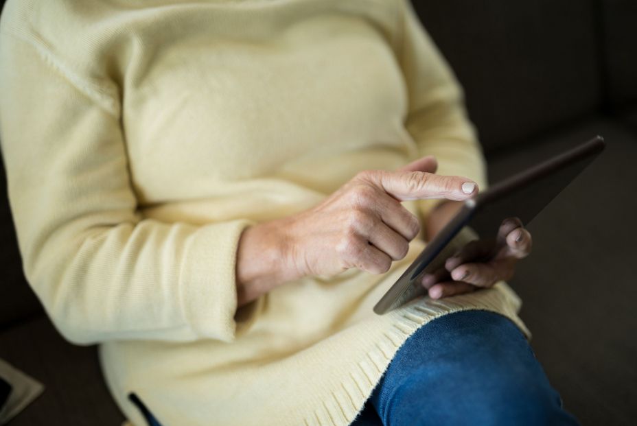 La brecha sociodigital que sufren las personas mayores se agravó con la COVID-19 (Bigstock) La brecha sociodigital que sufren las personas mayores se agravó con la COVID-19 (Bigstock)