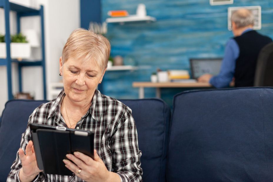 La brecha sociodigital que sufren las personas mayores se agravó con la COVID-19 (Bigstock) La brecha sociodigital que sufren las personas mayores se agravó con la COVID-19 (Bigstock)