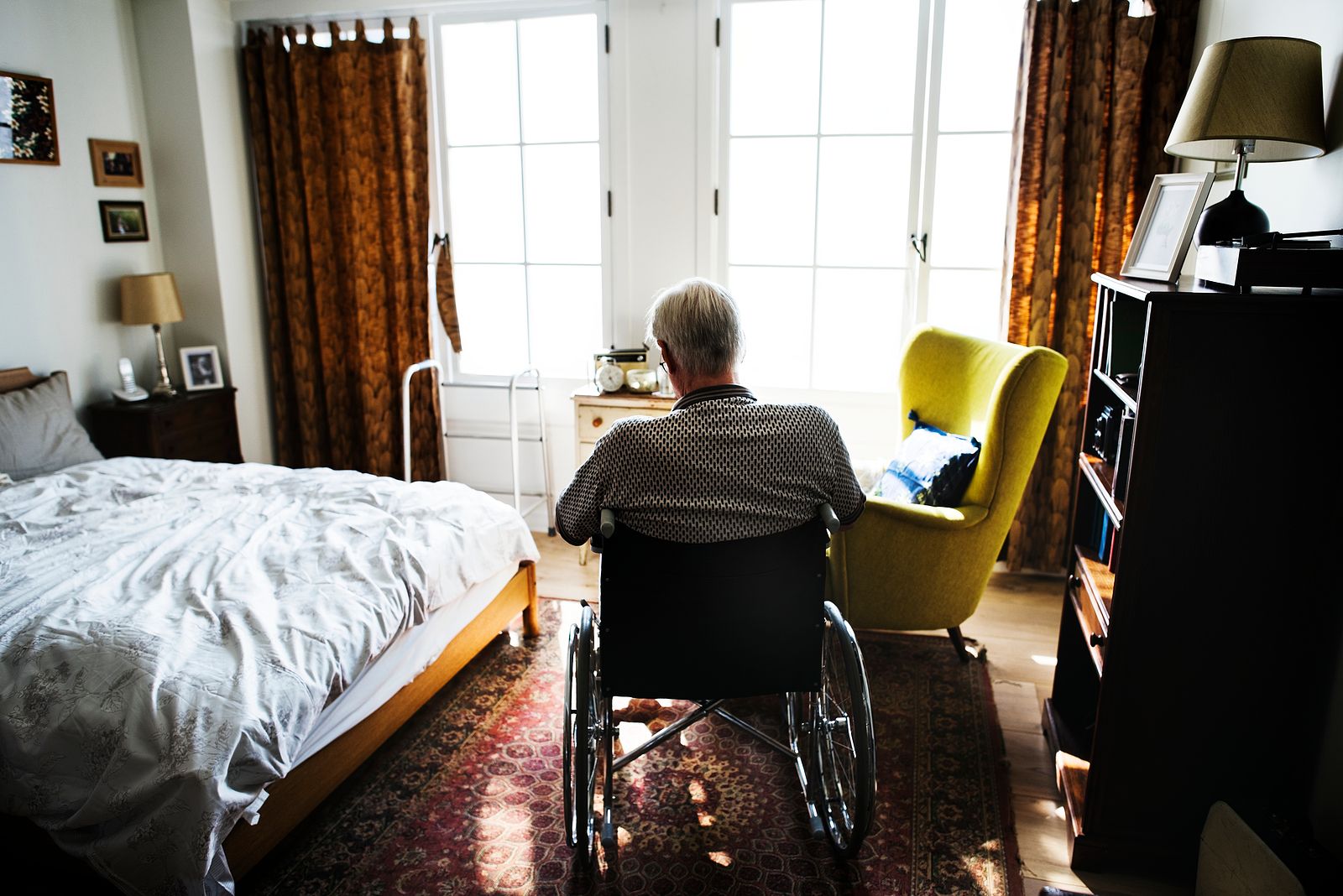 ¿Cómo combatir la soledad no deseada en personas mayores? (BigStock)