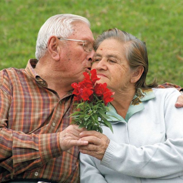 Pareja mayor enamorada. 