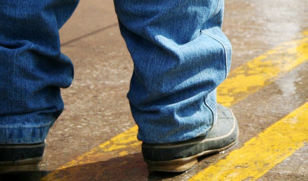 El truco para conseguir el dobladillo perfecto del pantalón sin tener que coserlo (BigStock)