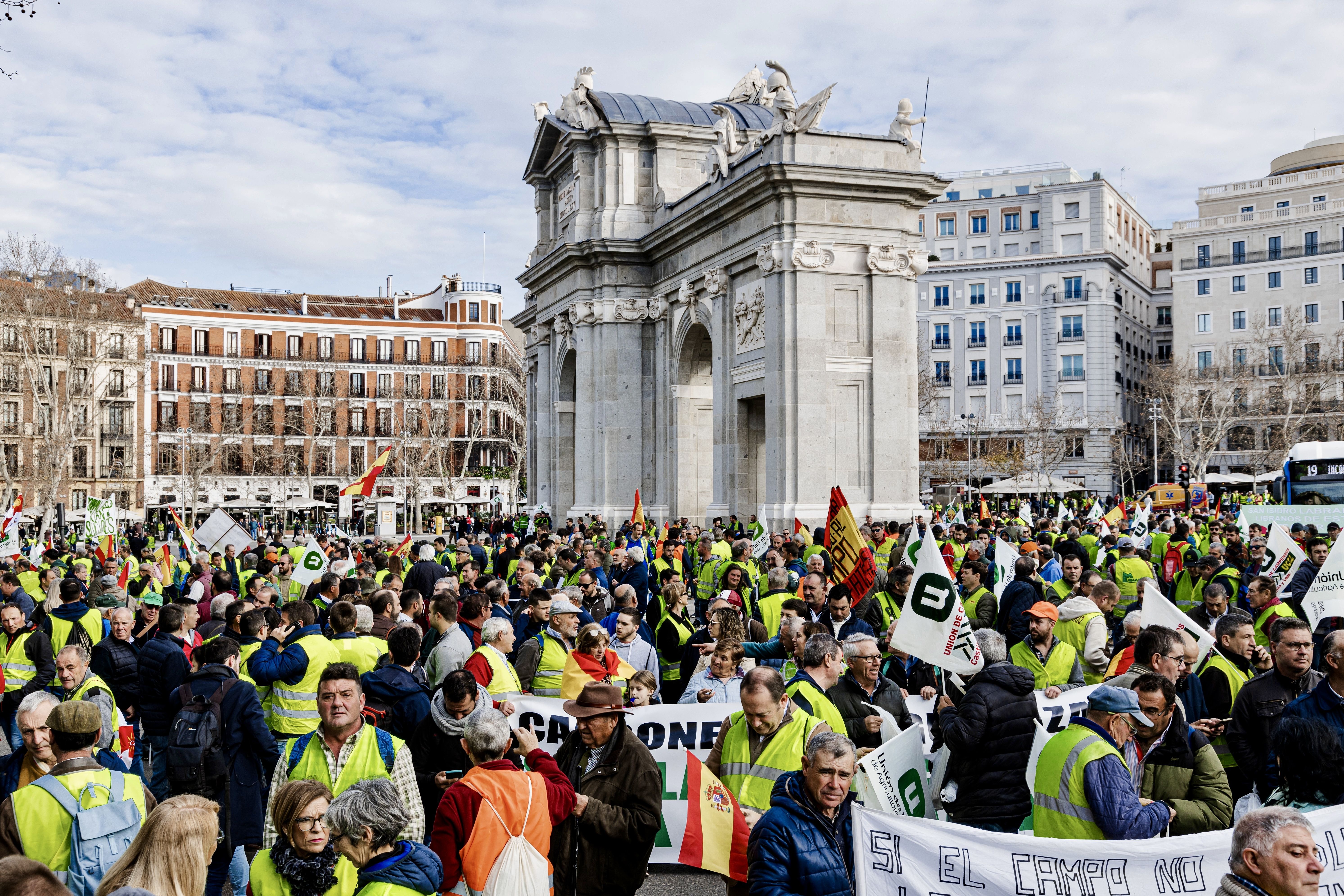 Los tractores toman el centro de Madrid en la protesta por la situación del campo