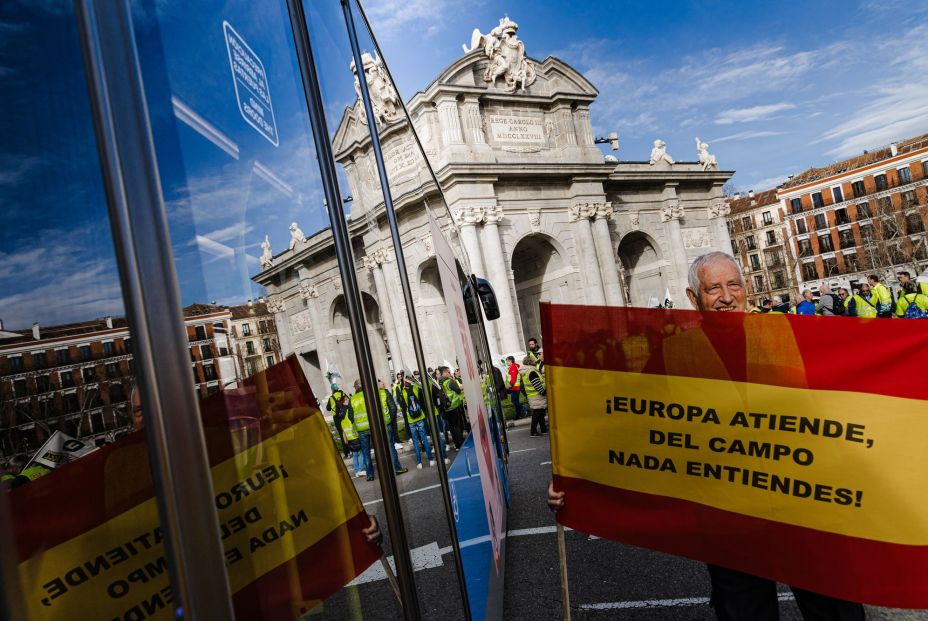 Los tractores toman el centro de Madrid en la protesta por la situación del campo