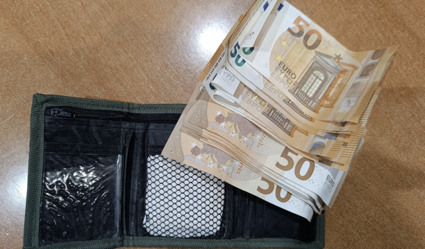 Devuelve una cartera con 860 euros y su frase vale para todo en la vida
