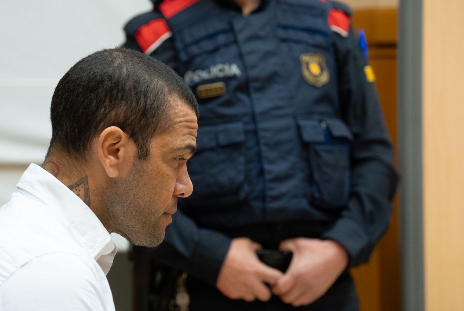 Dani Alves, condenado a cuatro años y medio de cárcel por agresión sexual Dani Alves, condenado a cuatro años y medio de cárcel por agresión sexual