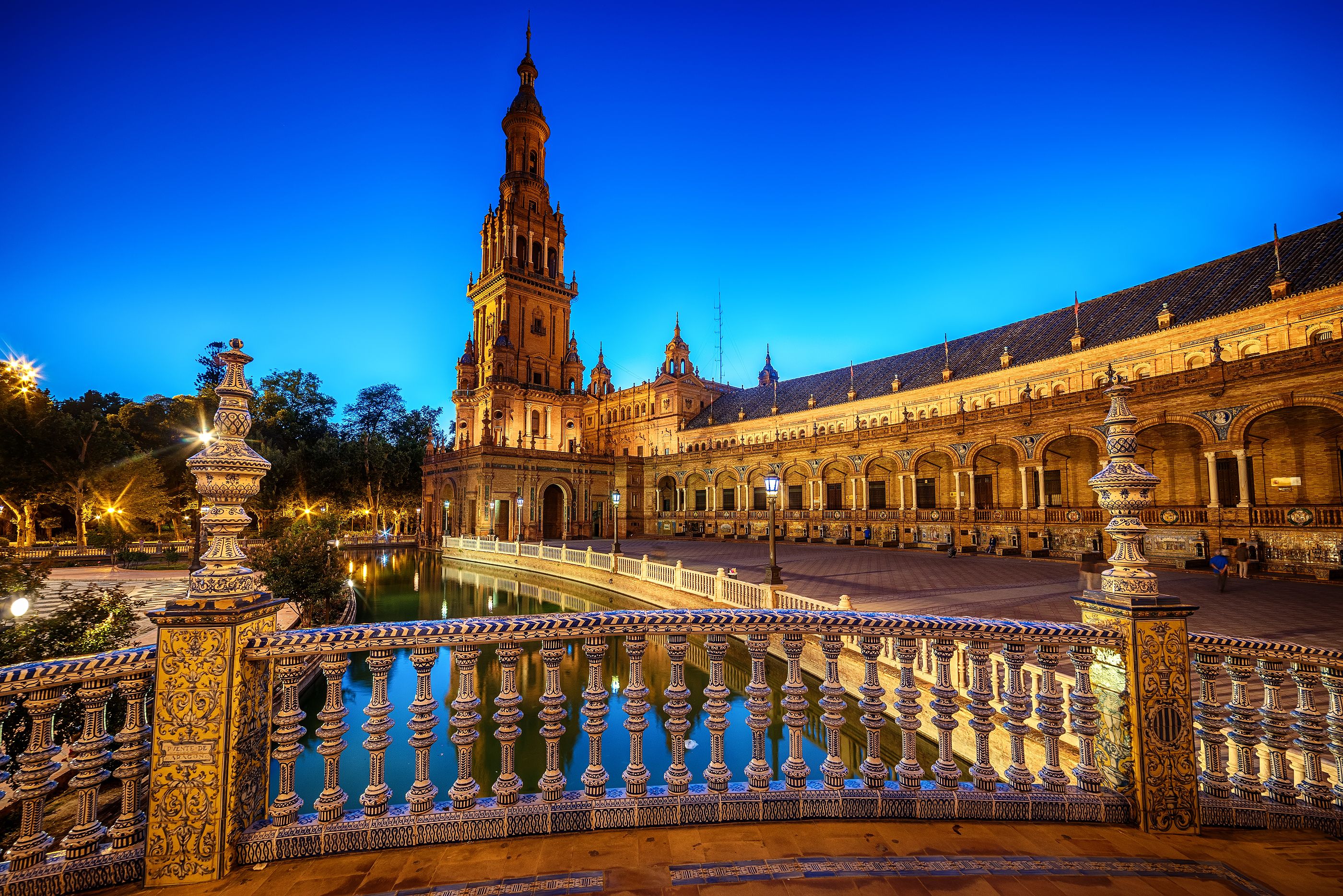 El Ayuntamiento de Sevilla propone cerrar la Plaza de España y cobrar una entrada a los turistas