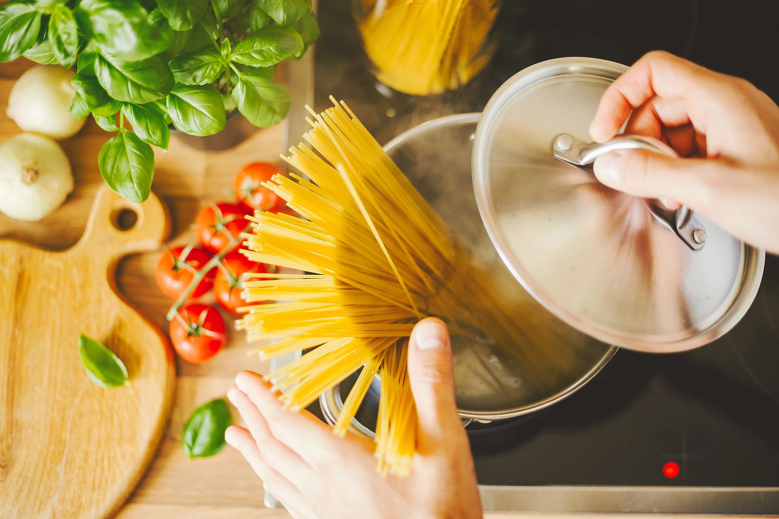 El truco para evitar que se pegue la pasta al cocerla (Big Stock)