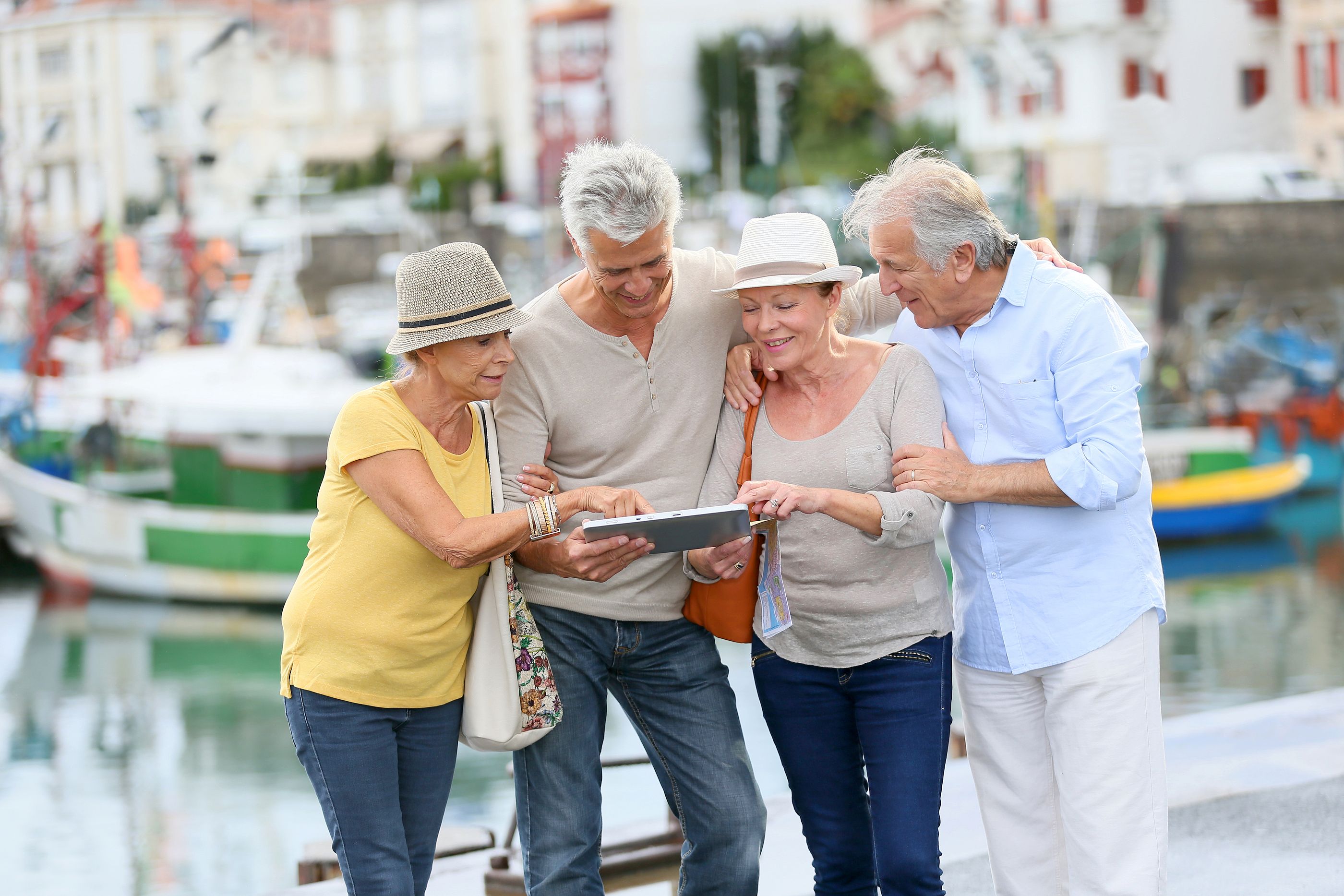 '55 y más', el programa pionero de Extremadura con el que ofrece cientos de viajes para los mayores (Bigstock)