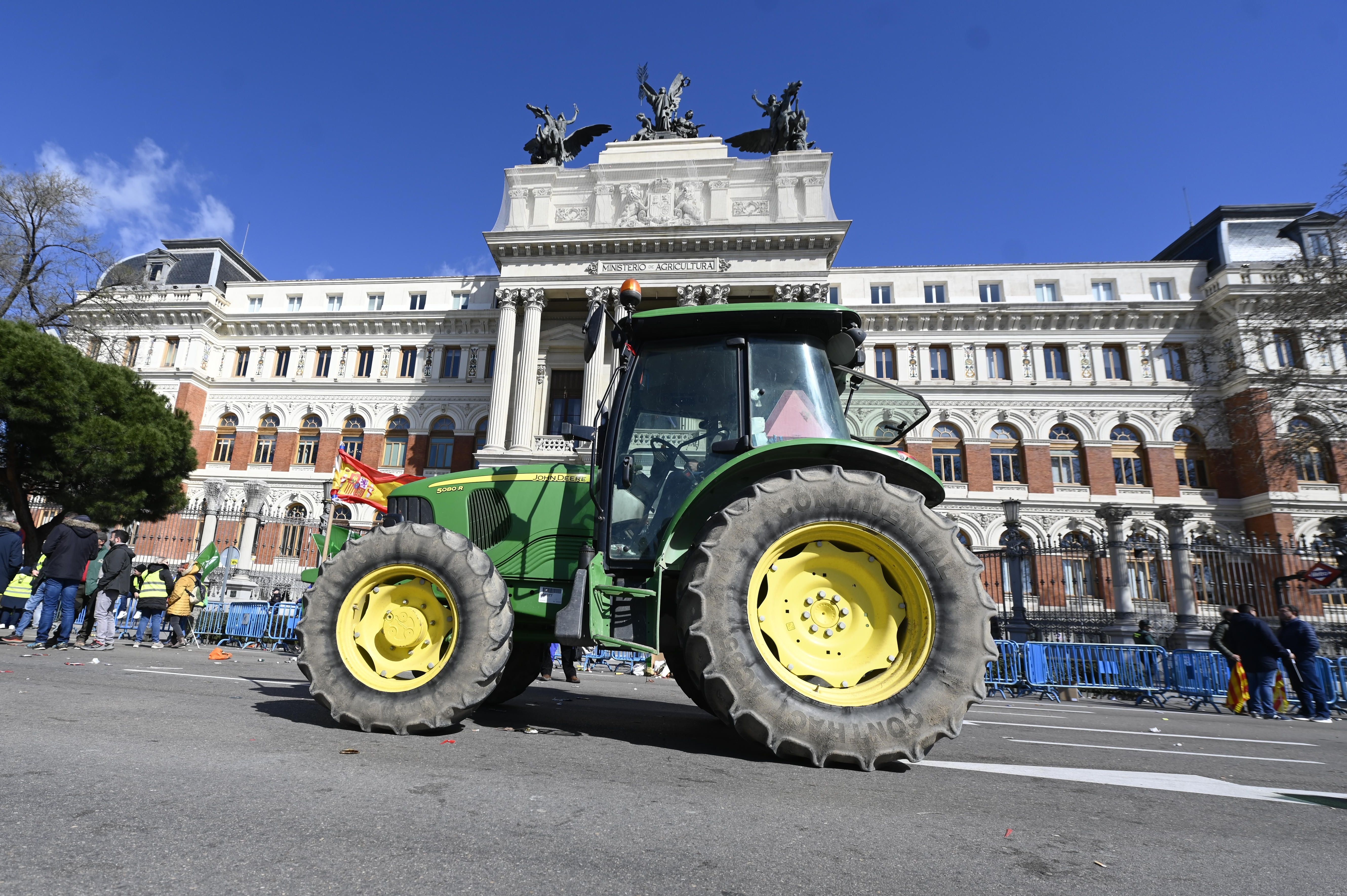 Los tractores vuelven a colapsar Madrid: "Nuestra ruina será tu hambre"