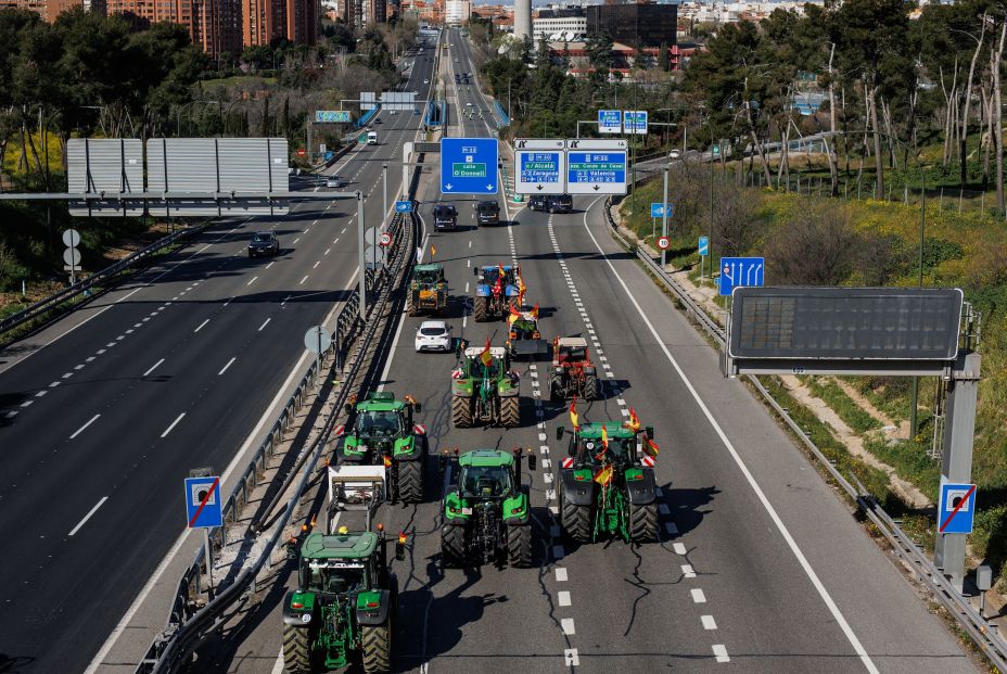 Los tractores vuelven a colapsar Madrid: "Nuestra ruina será tu hambre"
