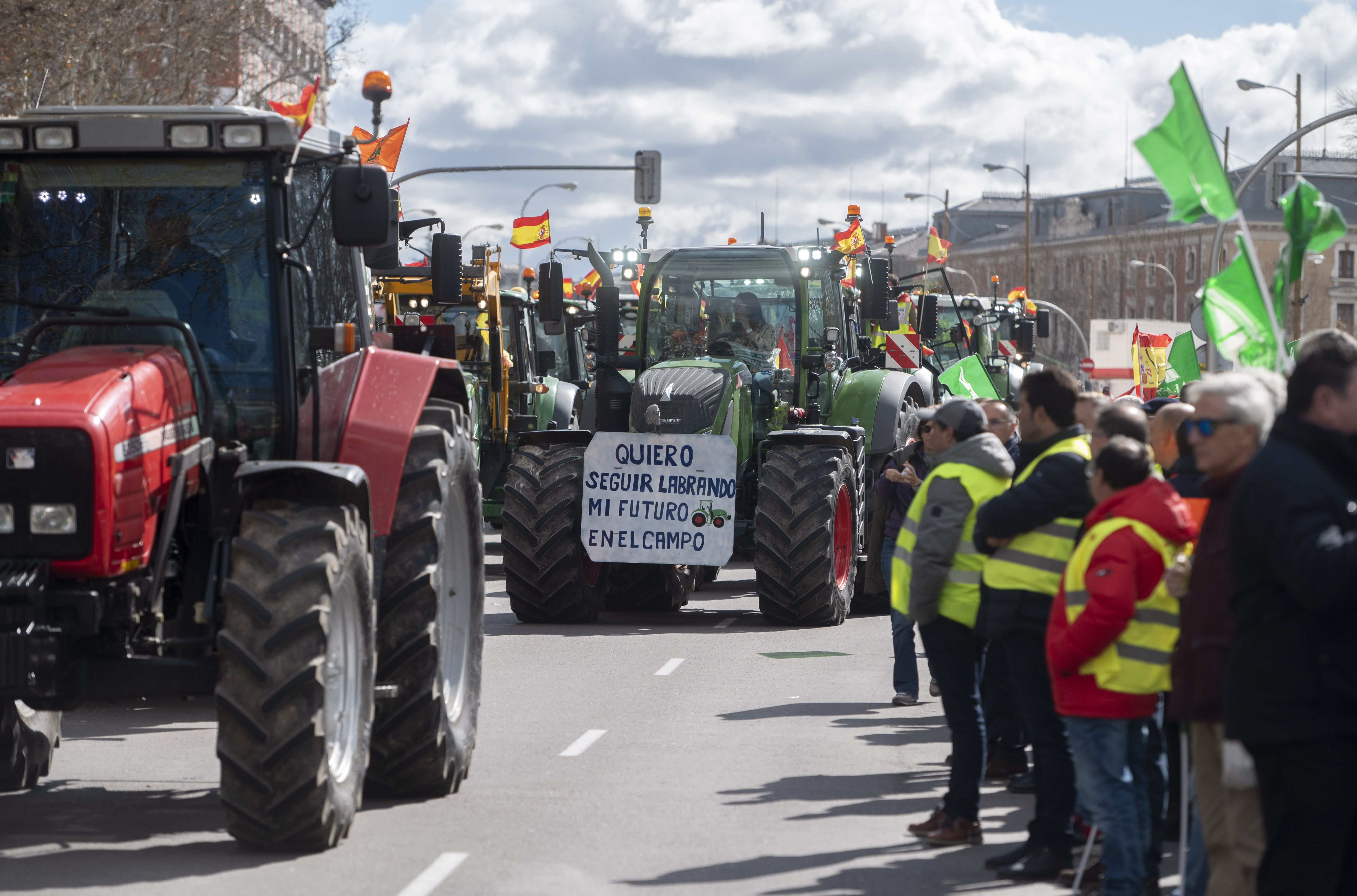 Los tractores vuelven a colapsar Madrid: "Nuestra ruina será tu hambre"