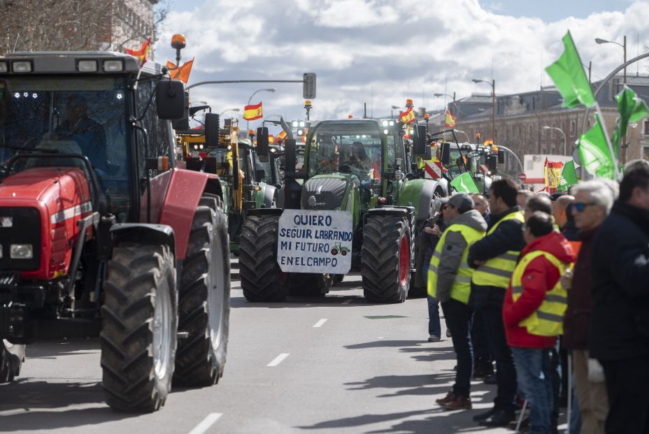 Los tractores vuelven a colapsar Madrid: "Nuestra ruina será tu hambre"