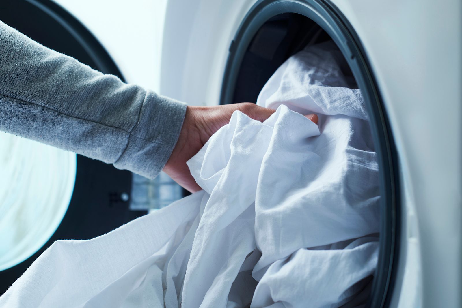 El truco para lavar sábanas y edredones en la lavadora sin que se arruguen