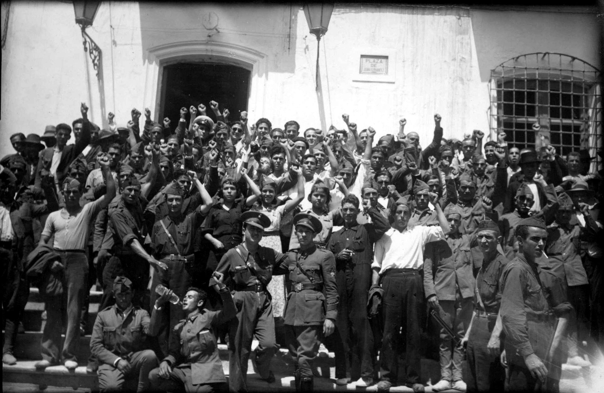 Un pueblo de Almería busca a los protagonistas de esta foto de 1936 (Archivo Municipal Albox)