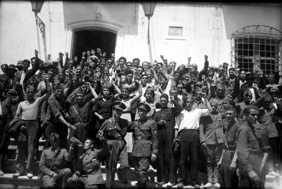 Llamamiento para identificar los nombres y apellidos de esta foto histórica de Almería (Archivo Municipal Albox)