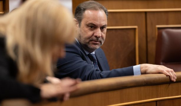 Ábalos se aferra a su escaño y se pasa al Grupo Mixto