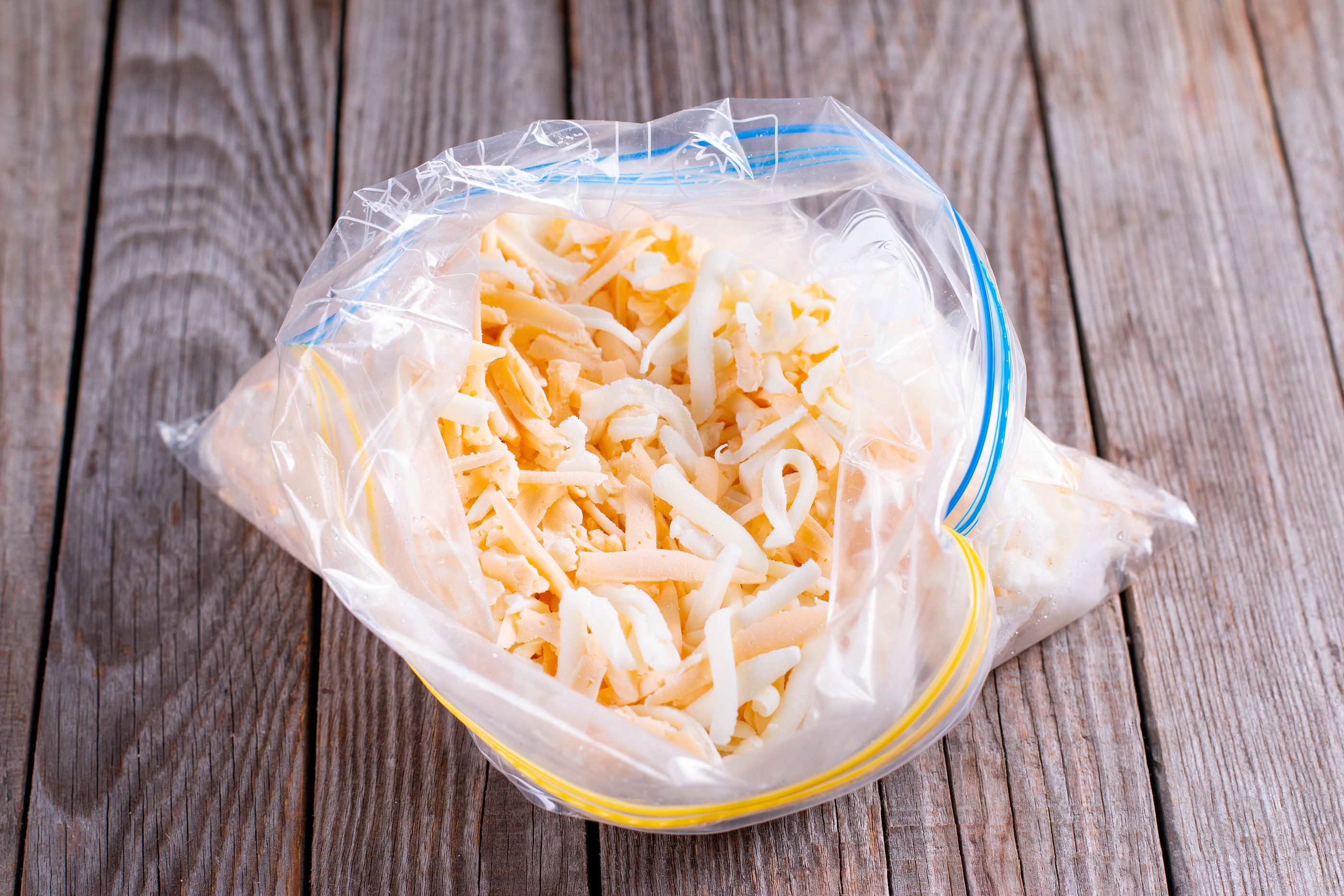 El truco viral para que el queso rallado no se ponga malo