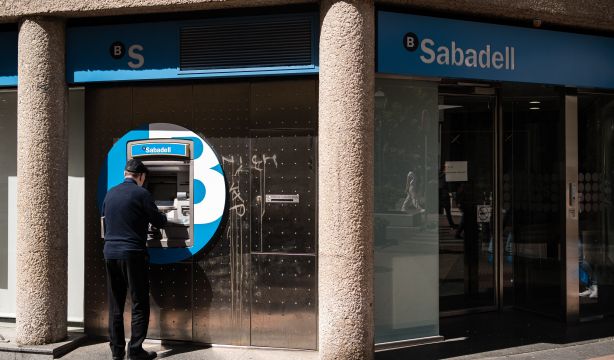 La banca, obligada por ley a la atención presencial, pero ¿qué pasa con el 'castigo' a los mayores?