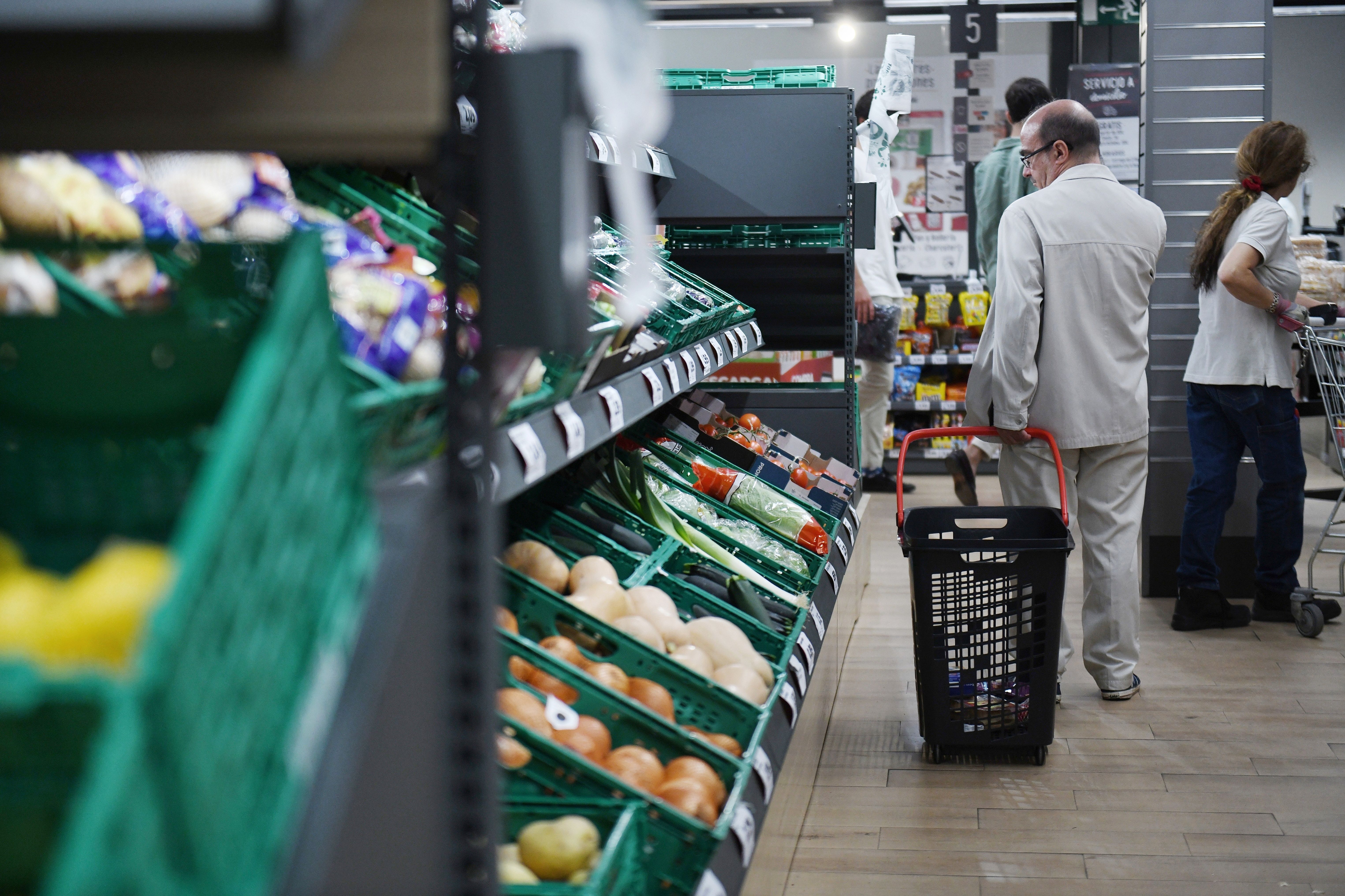 Frenazo de la inflación en febrero, hasta el 2,8%, por la bajada de la luz