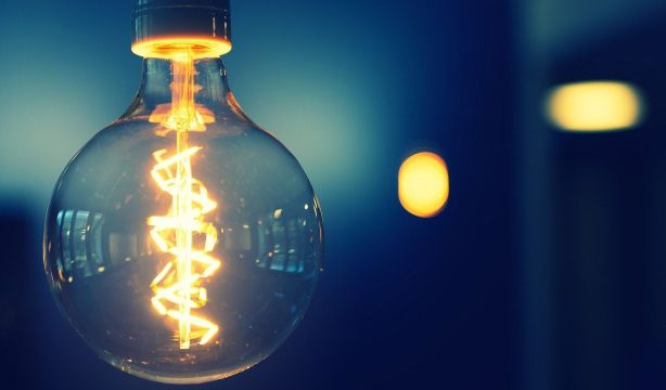 La CNMC propone más obligaciones a las eléctricas sobre información básica en el recibo de la luz 