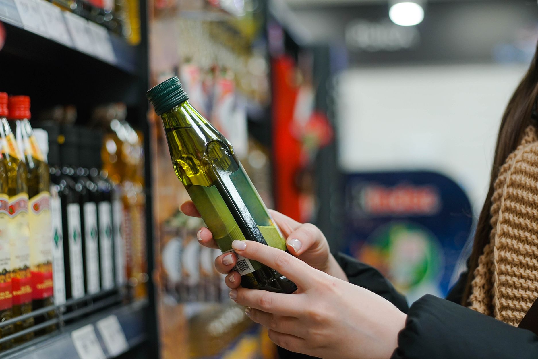 El precio del aceite de oliva virgen extra sigue subiendo y se dispara un 73% en un año