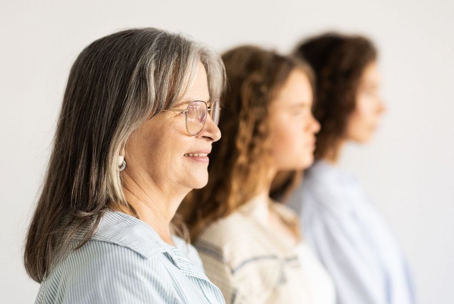 Artículo Fundación Adecco: "Talento en la sombra de la mujer sénior.  ¿Lo sacamos a la luz?"