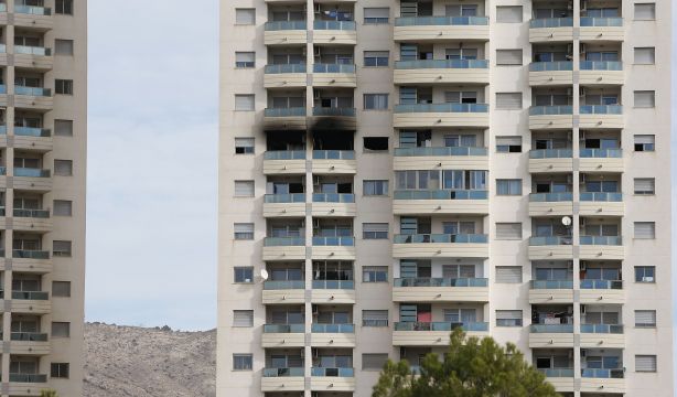 Encuentran abrazado a su perro al niño de 5 años fallecido en el incendio de Villajoyosa
