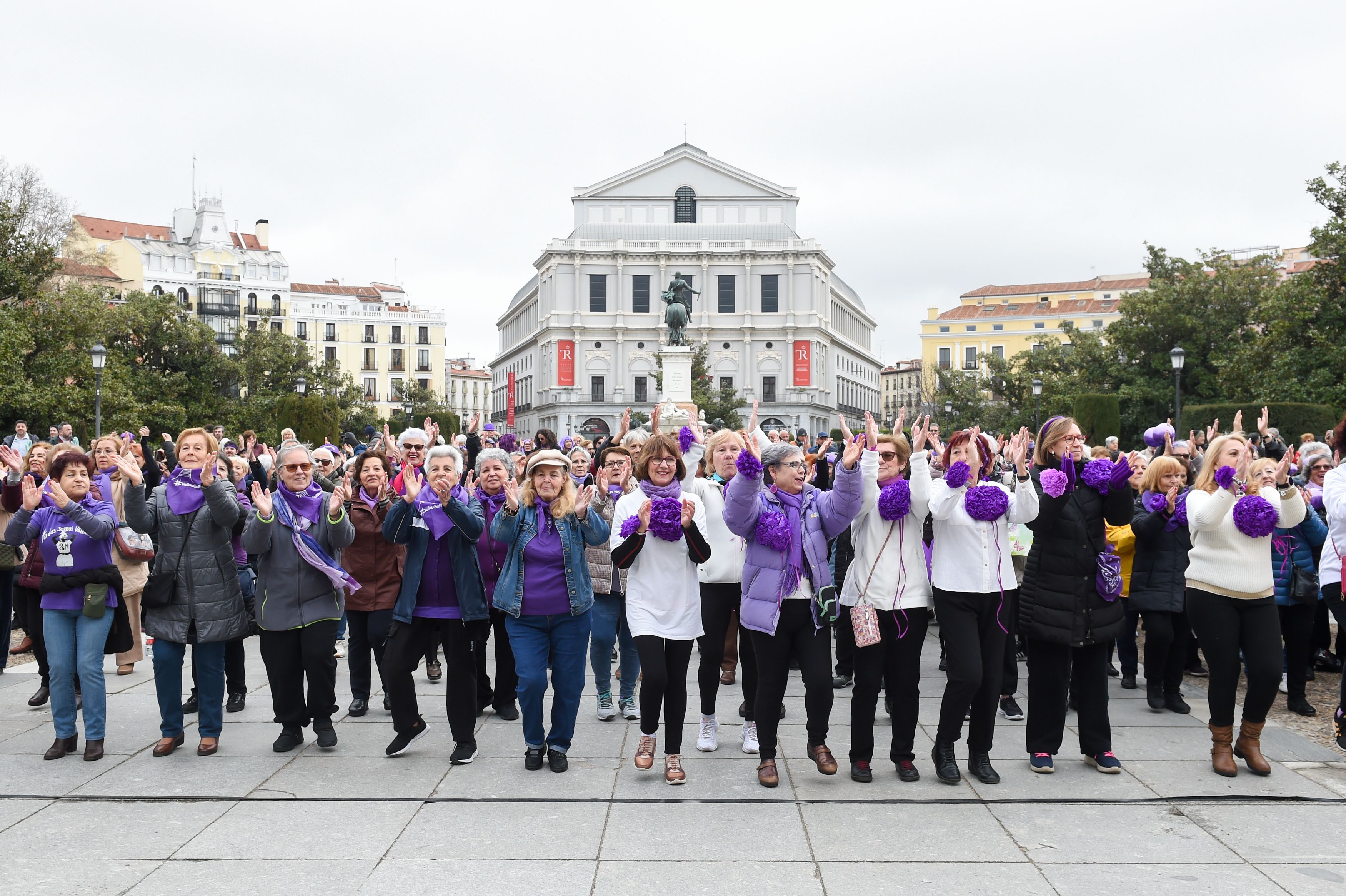 Usuarias de centros de mayores protagonizan un 'flashmob' para reivindicar igualdad y visibilidad (Europa Press)